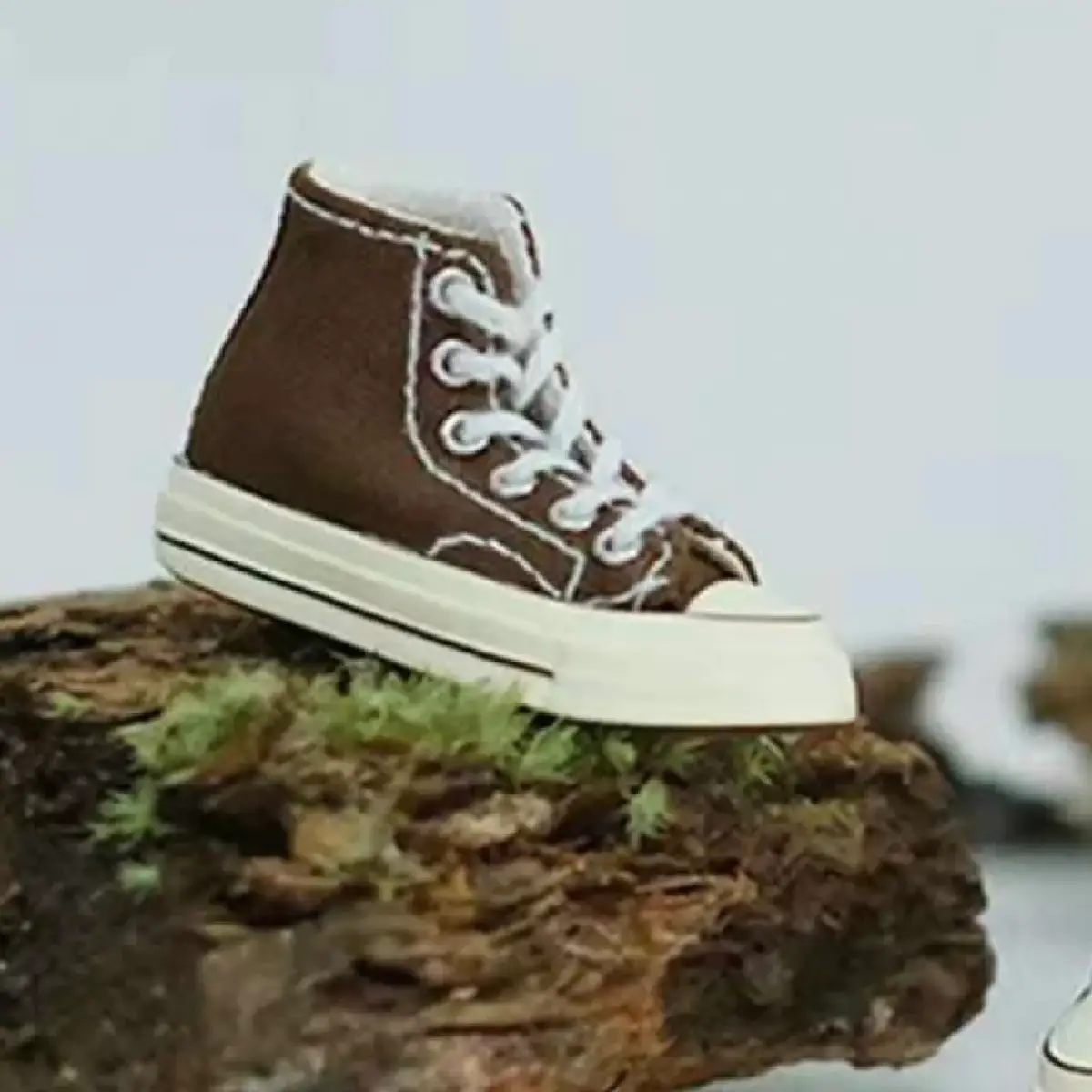 Labubu-Miniaturowe-plocienne-buty-2 Labubu miniaturowe płócienne buty z charakterystycznymi detalami postaci